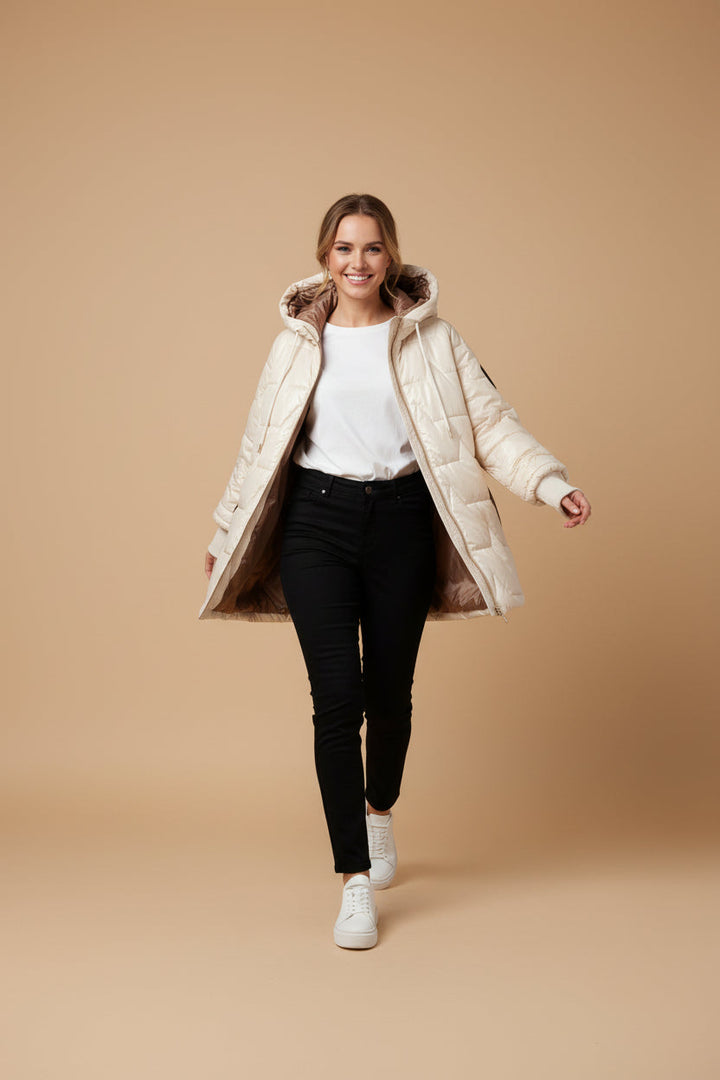 Renata™ | Il Capo Essenziale che Definisce l'Eleganza Invernale.